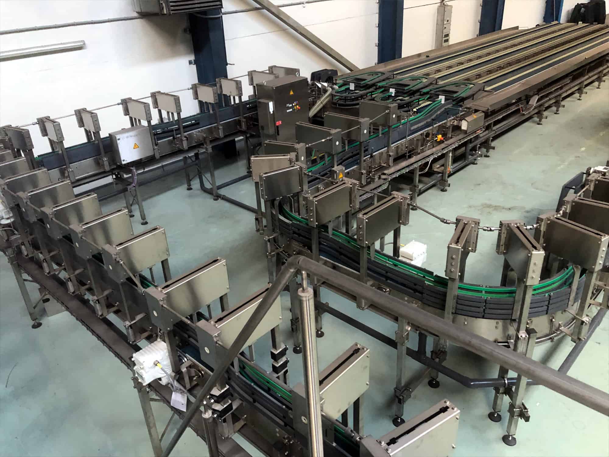 Ansicht links of Krones Einweg Glaslinie